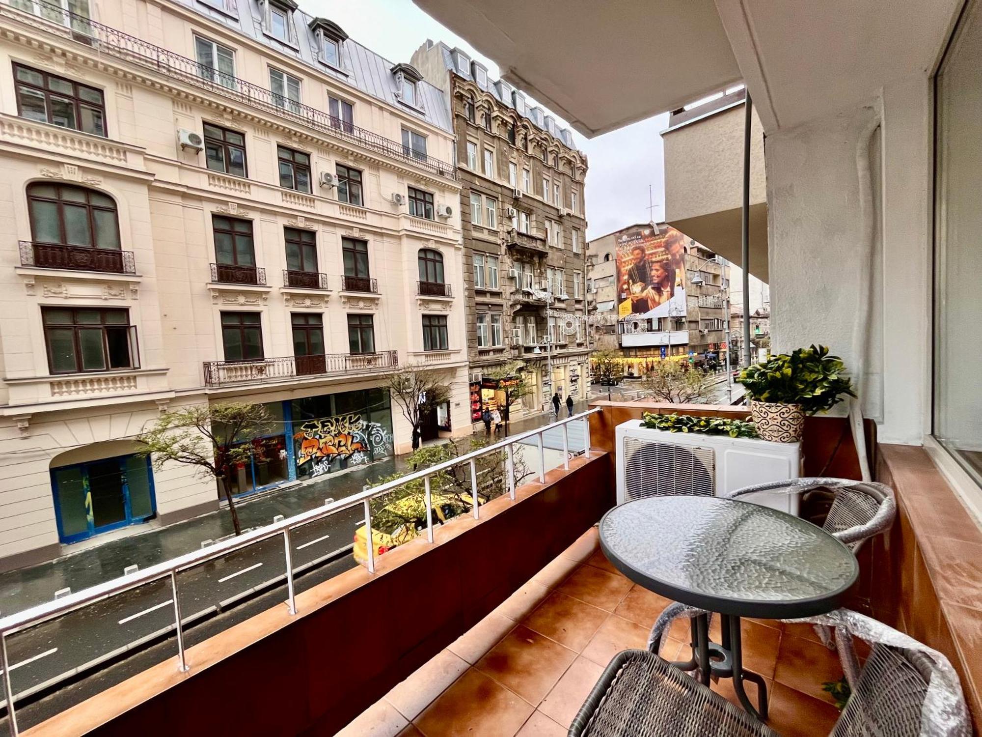 Cozy Apartment With Balcony Bukarest Exterior foto